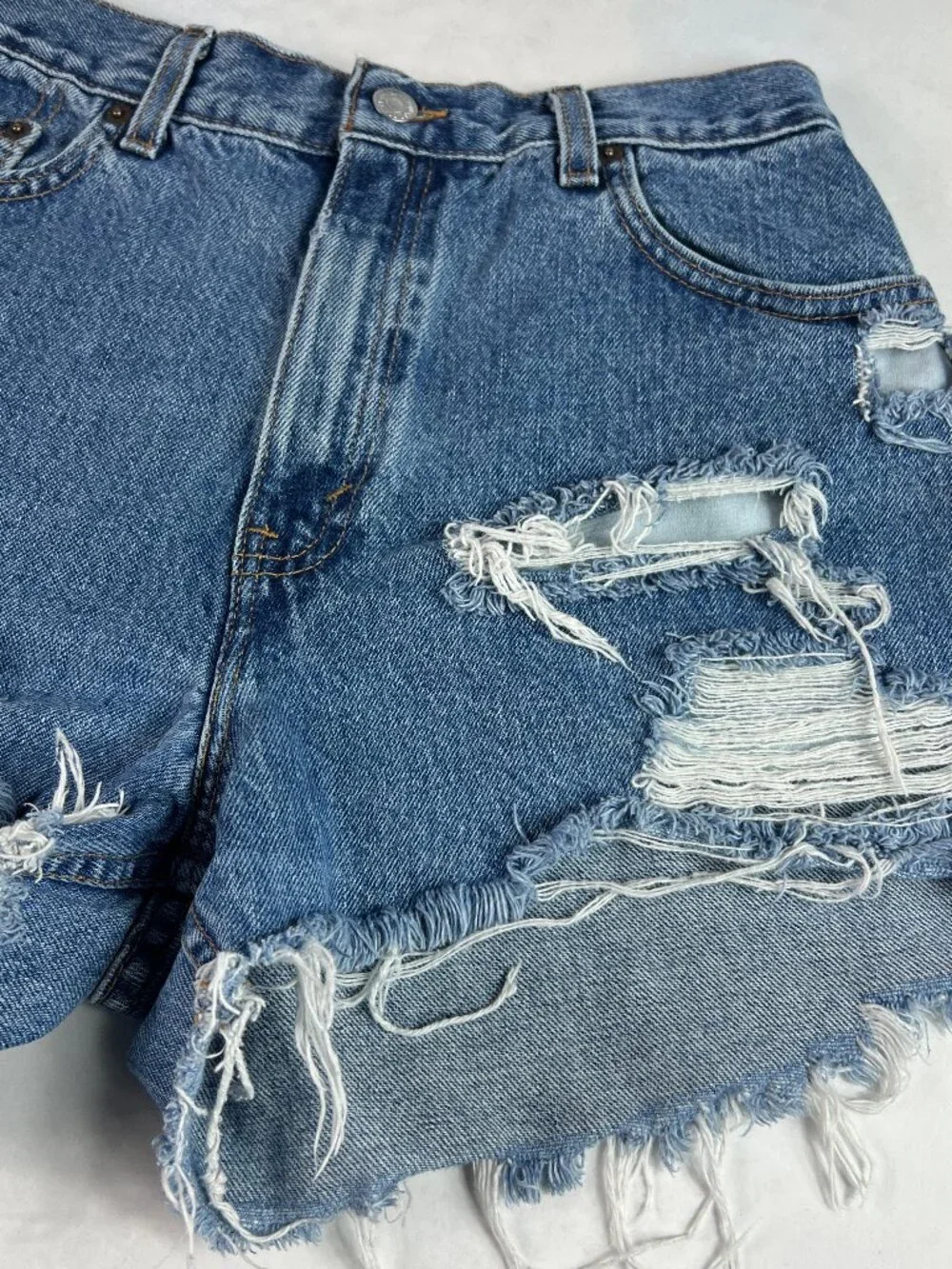 Y2K Levi's Jean Shorts Women 27* High Rise Blue Distressed Jorts USA Made Tag 10